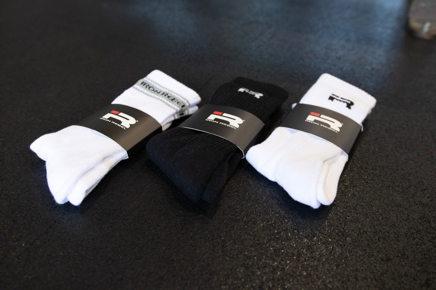 ir logo embroidered crew sock